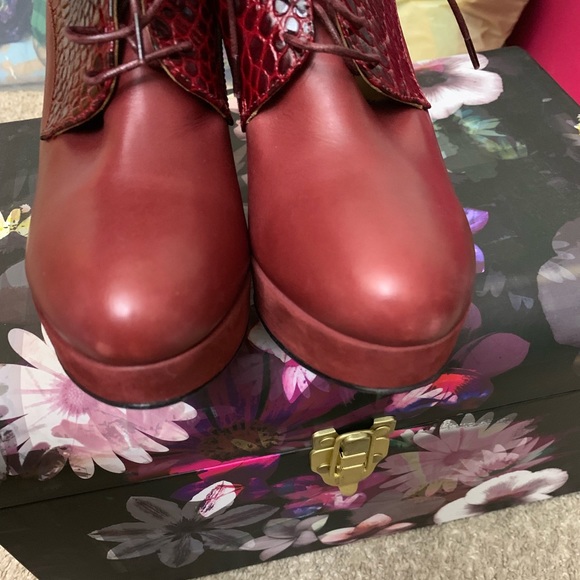 Longchamp Oxford Wedge Platform Shoes - Picture 4 of 8